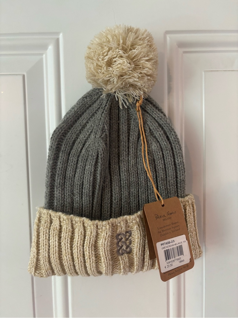 Patrick Francis Two-Tone Ribbed Pom Beanie - Gray & Cream